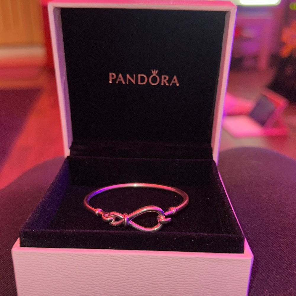 Pandora infinity knot bangle